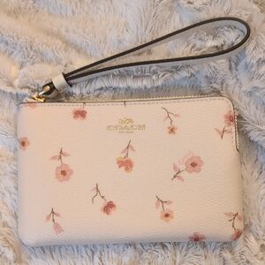 Coach Cream Floral Corner Zip Wristlet ✨NWT✨